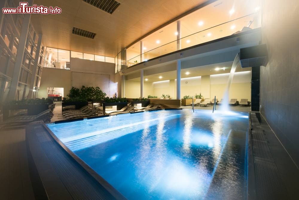 Immagine Piscina interna della Tauern Spa a Kaprun in Austria - © Gerry Mayr Rohrmoser