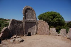 La tomba del gigante - Sa Ena e Thomes