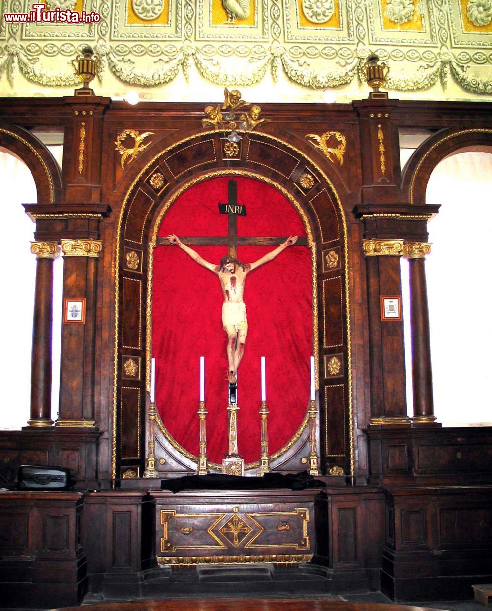 Immagine Crocifisso presso la sagrestia dela Cattedrale di San Lorenzo a Viterbo.