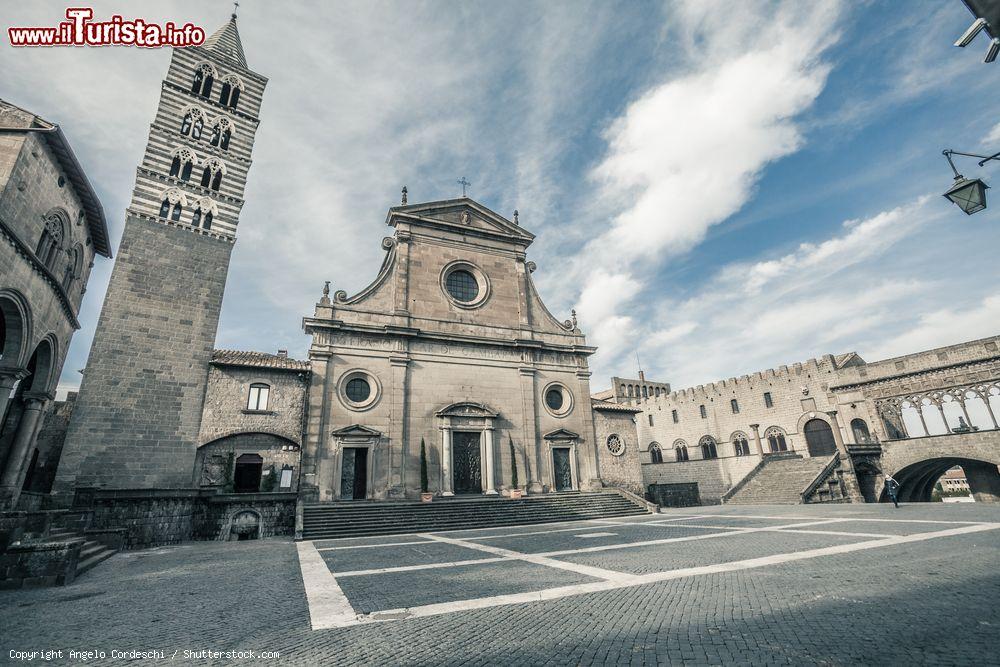 Immagine Il Duomo di Viterbo, o Cattedrale di San Lorenzo, a fianco del Palazzo dei Papi - foto © Angelo Cordeschi / Shutterstock.com