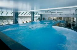 La piscina termale del Grand Hotel Terme Roseo a Bagno di Romagna