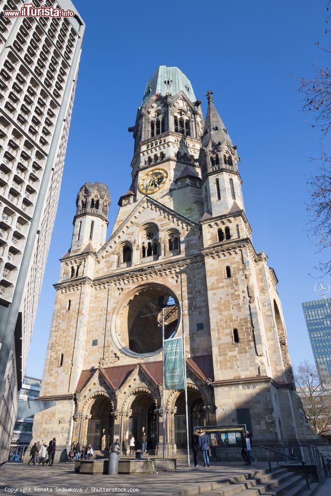 Immagine La torre campanaria della Chiesa Kaiser Wilhelm in centro a Berlino - © Renata Sedmakova / Shutterstock.com