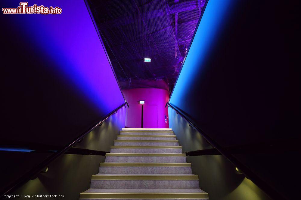 Immagine La scalinata che porta al Museo di Quai Branly "Jacques Chirac" a Parigi, Francia. La struttura occupa una superficie di circa 40.600 mila metri quadrati suddivisi fra quattro edifici - © EQRoy / Shutterstock.com