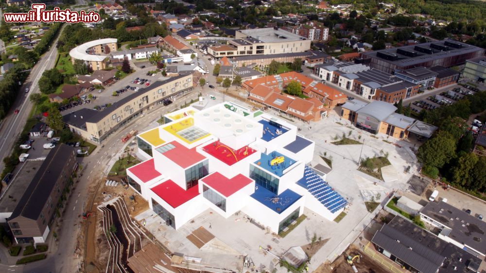 Immagine Vista aerea della Lego House in centro a Billund in Danimarca