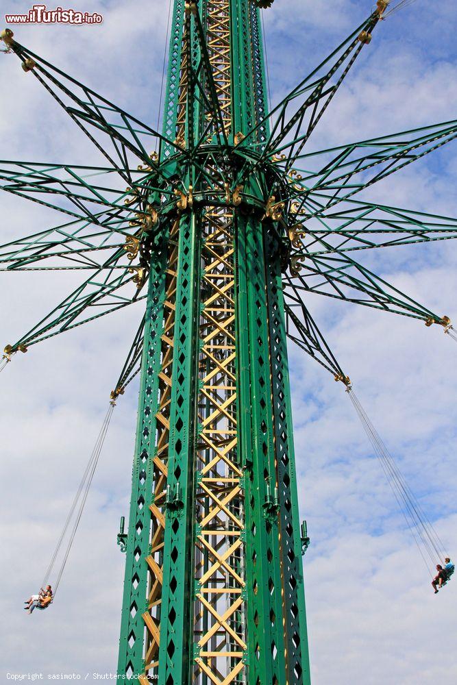 Immagine Particolare della struttura del Praterturm che con i suoi 117 m di altezza è una delle più alte nel mondo - © sasimoto / Shutterstock.com