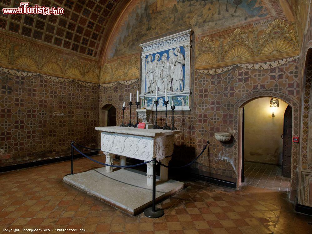 Immagine Interno della fortezza di Gradara, provincia di Pesaro-Urbino. La sua costruzione risale all'epoca fra l'XI° e il XV° secolo - © StockphotoVideo / Shutterstock.com