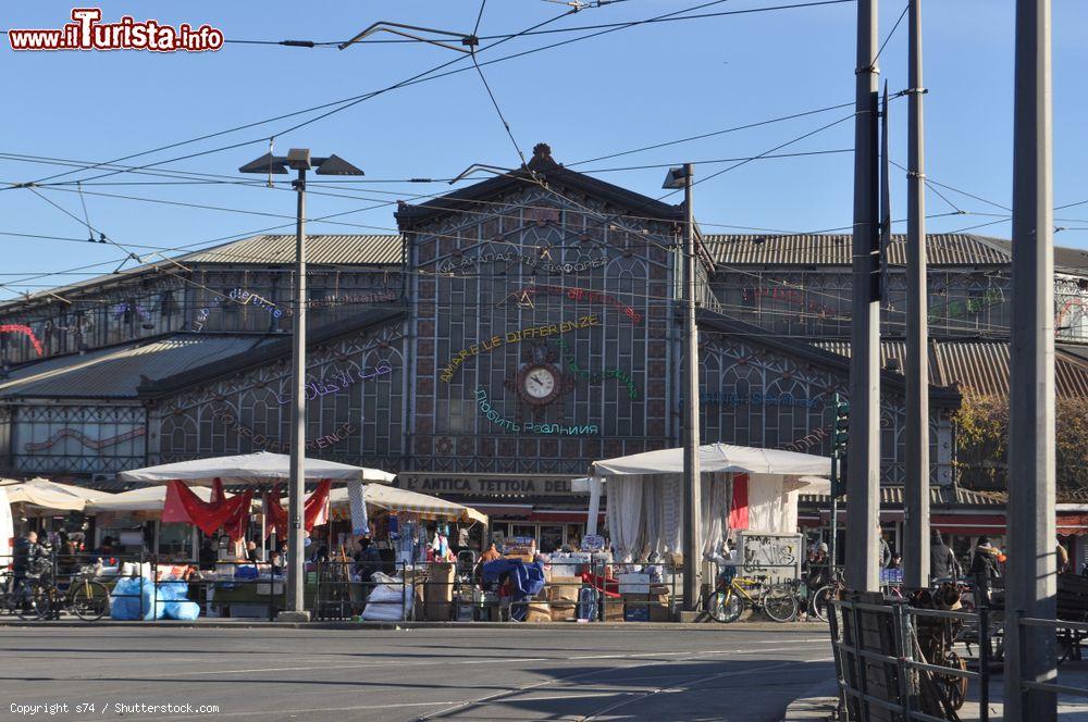 Immagine La piazza del mercato di Porta Palazzo, Borgo Dora a Torino - © s74 / Shutterstock.com