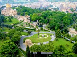 I Giardini Vaticani fotografati dall'alto, Città del Vaticano. Inaugurati nel 1279, ebbero il loro miglior periodo architettonico fra il XVI° e il XVII° secolo all'epoca ...