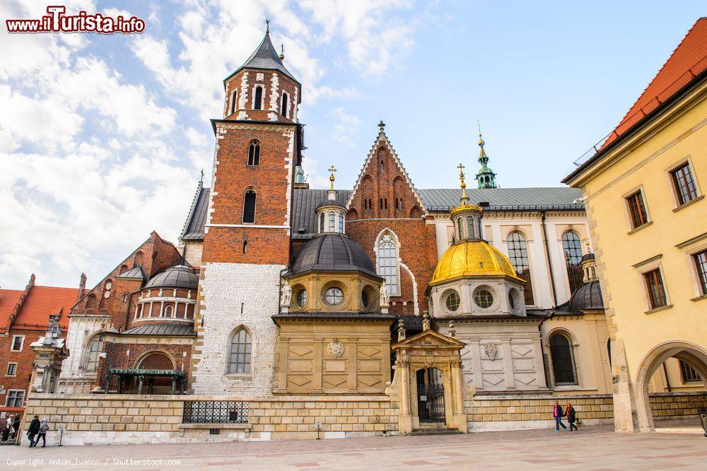 Immagine KRAKOW, POLAND - APR 29, 2015: Part of the Wawel Royal Castle in Krakow, Poland. The castle was built at the behest of Casimir III the Great - © Anton_Ivanov / Shutterstock.com