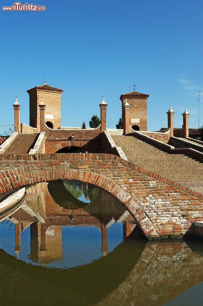 Immagine Il ponte dei Trepponti venne costruito nel 1634 a Comacchio