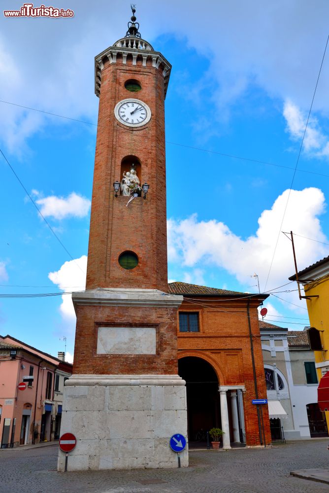 Immagine La Torre dell'Orologio nel centro storico di Comacchio