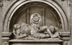 Una scultura sepolcrale nella Cappella di SIgismondo, Cattedrale di Cracovia