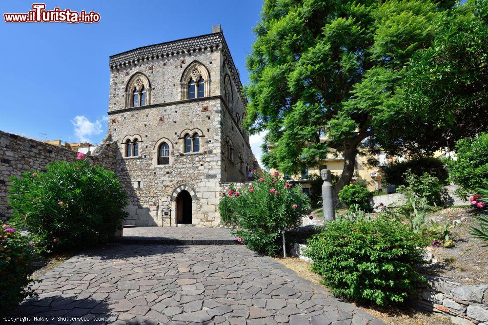 Immagine Il Palazzo Duchi di Santo Stefano a Taormina in Sicilia - © MaRap / Shutterstock.com