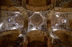 Interno della chiesa di San Cataldo a Palermo (Sicilia): le cupole dell'edificio viste da una suggestiva prospettiva - © Cesareo75 / Shutterstock.com