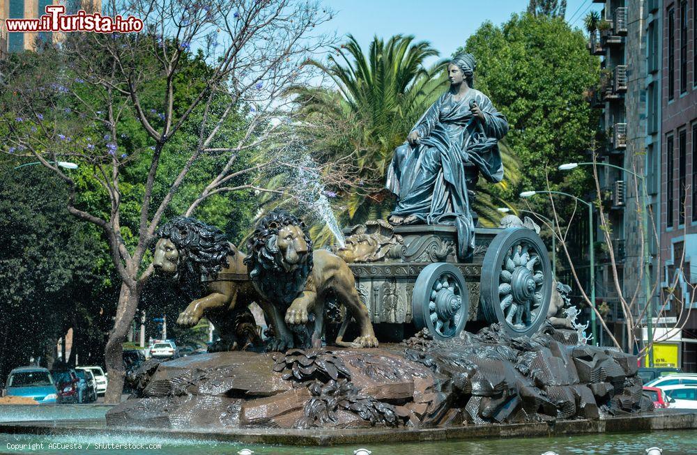 Immagine La Fuente de Cibeles della Colonia Roma, a Città del Messico, è una replica dell'omonima fontana di Madrid - © AGCuesta / Shutterstock.com