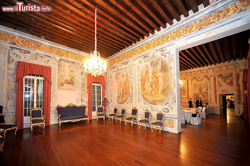 Immagine Vista dei saloni interni di Villa Pisani a Vescovana, in Veneto - © www.villapisani.it