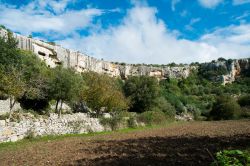 Cava d'Ispica: il canyon e la zona archeologica della Sicilia sud-orientale