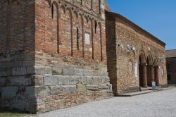La base del campanile di Pomposa e la chiesa medievale nel comune di Codigoro