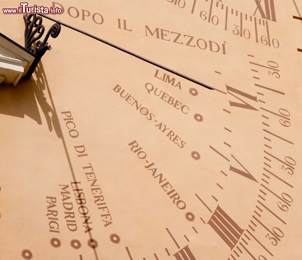 Immagine Particolare dell'Orologio Astronomico del Palazzo del Governatore a Parma. La costruzione è del 13° secolo
