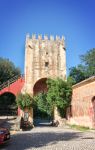 Una torre fortificata nel borgo della Abbazia di Fossanova nel Lazio
