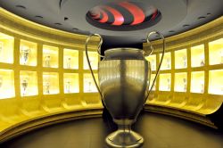 La sala dei trofei vinti dai Rossoneri al museo di Casa Milan - © FREEDOMPIC / Shutterstock.com