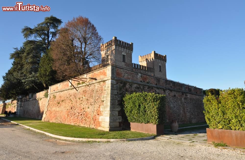 Immagine Il maniero imponente del Castello Bevilacqua in provincia di Verona