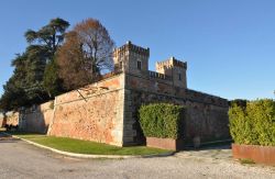 Il maniero imponente del Castello Bevilacqua in provincia di Verona
