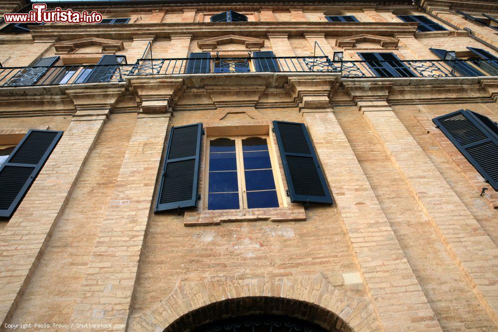Immagine La facciata di Casa Leopardi nel centro storico di Recanati, provincia di Macerata (Marche) - © Paolo Trovo / Shutterstock.com