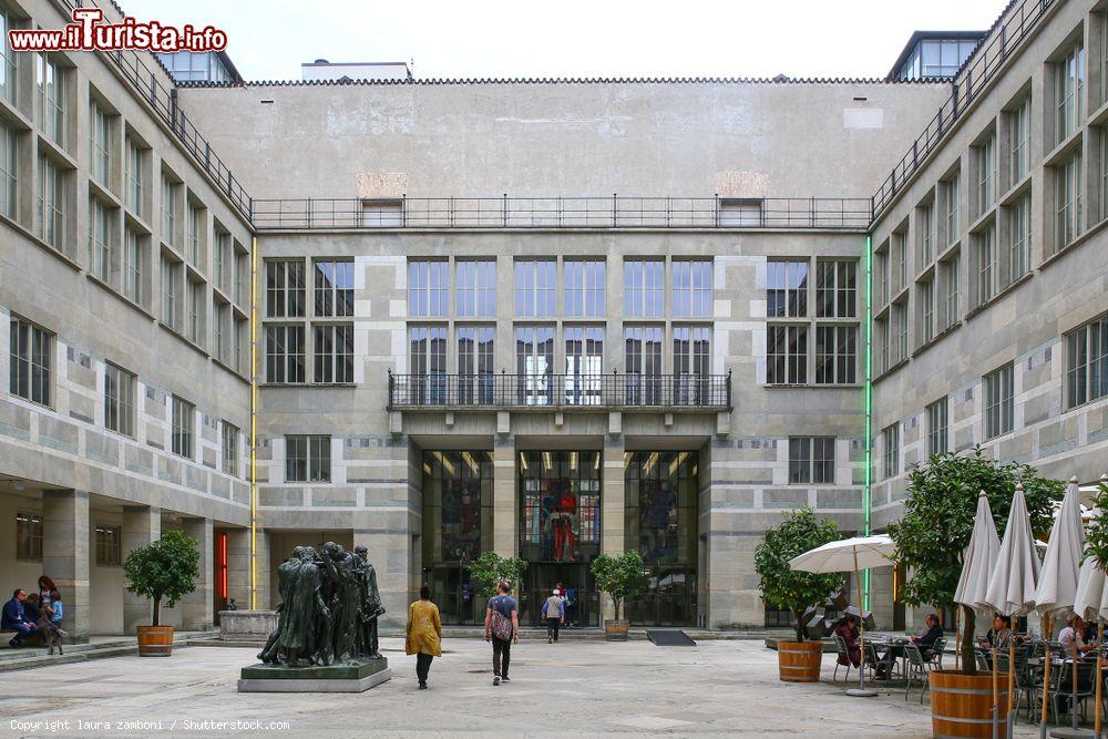 Immagine Ingresso al Kunstmuseum di Basilea, lo storico museo della Svizzera - © laura zamboni / Shutterstock.com