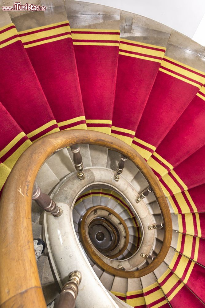 Immagine Una scala a spirale dentro al Castello Reale di Varsavia