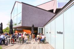 La caffetteria alla Vitra Haus del Campus Vitra a Weil am Rhein nel sud della Germania  - © laura zamboni / Shutterstock.com