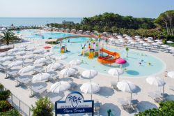 Il Parco Termale Riviera Resort a fianco delle Terme di Messegue a Lignano