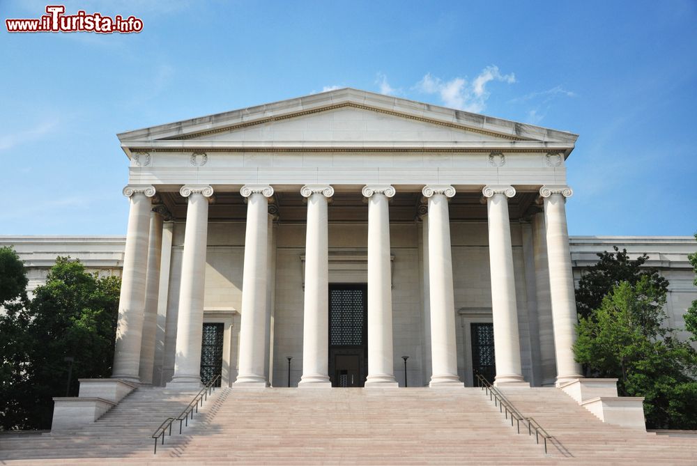 Immagine Il West Building della National Gallery of Art di Washington, USA. Di impronta classicheggiante, questo edificio è stato realizzato in marmo rosa del Tennessee.