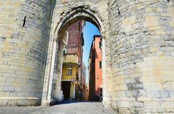 Porta Soprana di S. Andrea, centro storico di Genova in Liguria