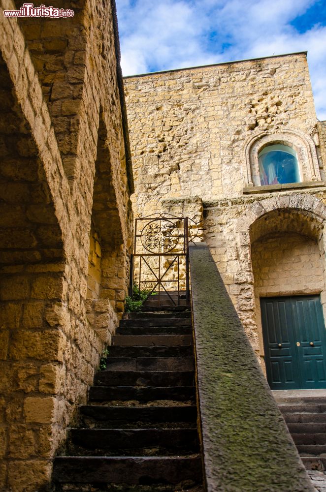 Immagine Interno del Castel dell'Ovo a Napoli: l'ingresso è gratuito