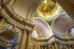Interno del Santuario della Madonna di San Luca - © GoneWithTheWind / Shutterstock.com