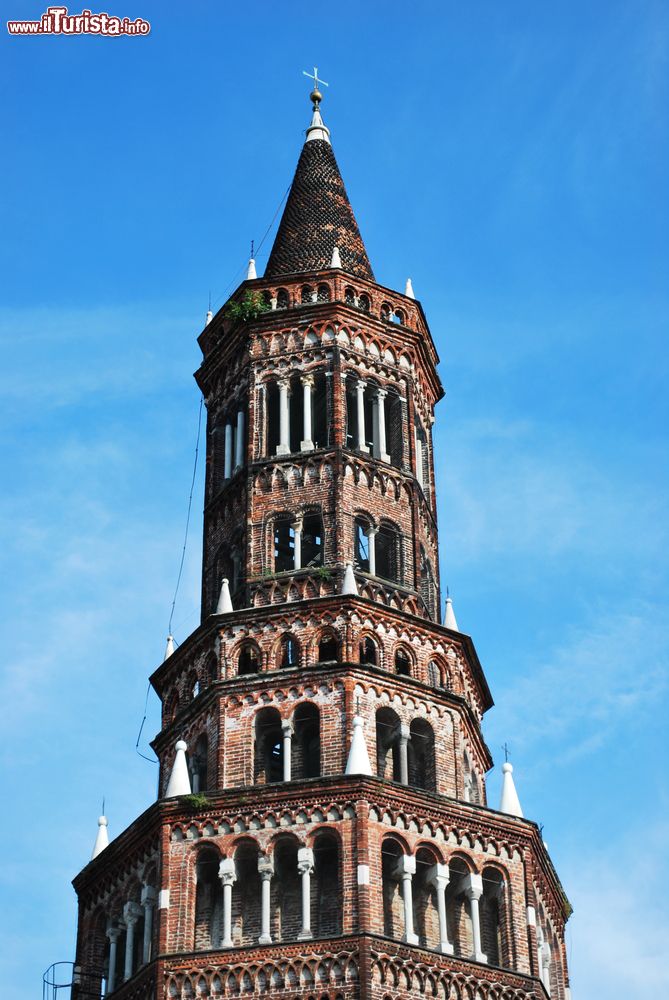 Immagine La Torre nolare dell'Abbazia di Chiaravalle a Milano, il monastero cistercense a sud della città