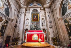 Interno del Duomo di Siracusa, la chiesa principale del centro storico cittadino - © Mantvydas Drevinskas / Shutterstock.com
