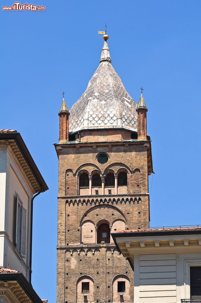 Immagine Il grande campanile alto 70 metri della Cattedrale Metropolitana di Bologna