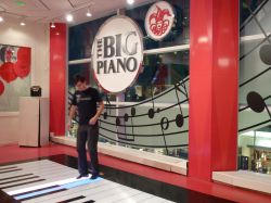 Fao Schwarz: big piano