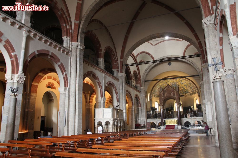 Immagine La navata centrale di Sant'Ambrogio, la storica basilica di Milano