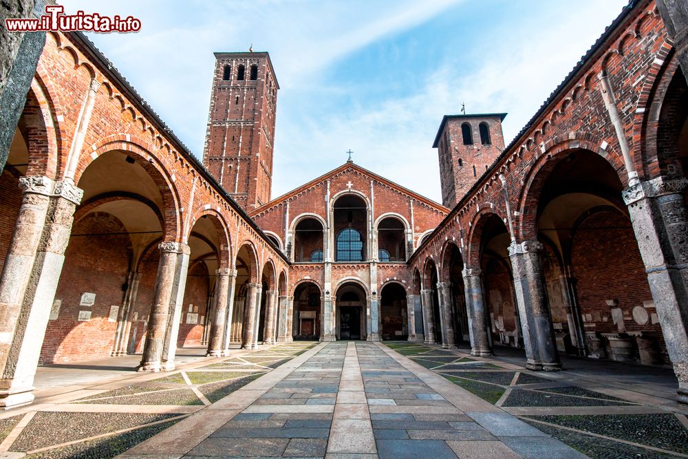 Immagine Milano: la Basilica di Sant'Ambrogio, una delle chiese più antiche del centro