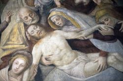 La Deposizione del Cristo di Gaudenzio Ferrari (16° secolo), chiesa di Sant'Ambrogio a Milano - © Claudio Giovanni Colombo / Shutterstock.com