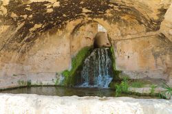 La Grotta del Ninfeo parte del Teatro di Siracusa, la costruzione greco-romana della Sicilia orientale