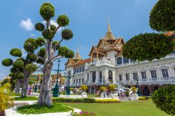 Giardini al Grand Palace di Bangkok, Thailandia, ...
