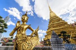 Ki-nara al Grand Palace di Bangkok, Thailandia. ...