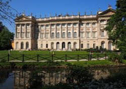 La splendida Villa Reale in Palestro, che ospita la GAM, la Galleria d'arte Moderna a Milano - © Luchino / Shutterstock.com