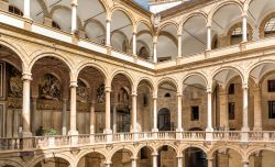 Ingresso della Cappella Palatina dentro il Palazzo dei Normanni di Palermo