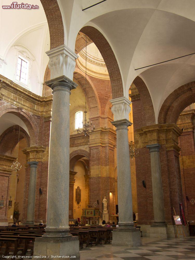 Immagine Particolare della navata di destra del Duomo di Marsala in Sicilia - © francesco cepolina / Shutterstock.com