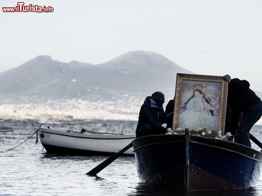 Immagine La Festa di Santa Maria del Faro a Marechiaro di Napoli si svolge ad Aprile - © Giorgio Caracciolo / Shutterstock.com